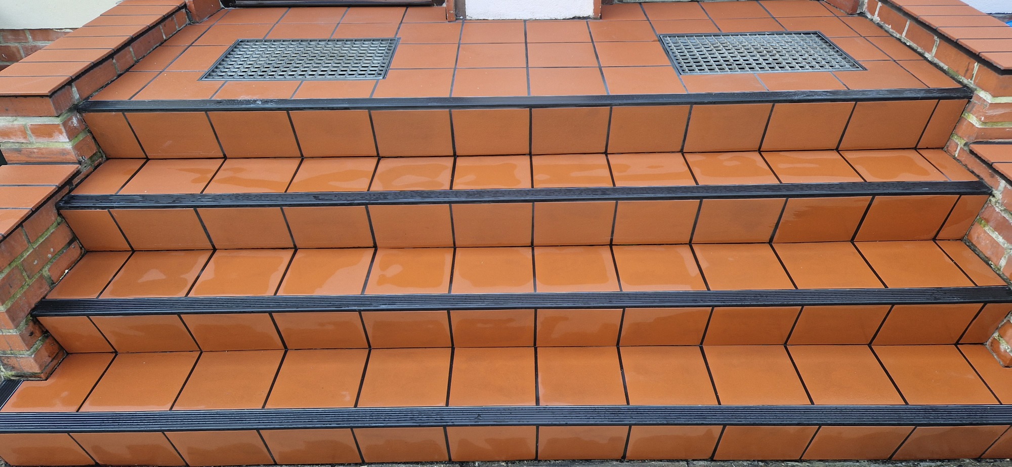 Außentreppe mit rutschhemmender Kante Außenbereich